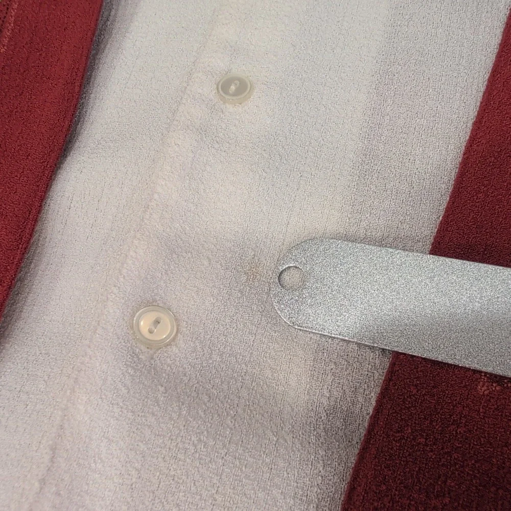 Alfred Dunner Women's Red Embroidered Collared Button Front Shirt Size 14 - Picture 3 of 4